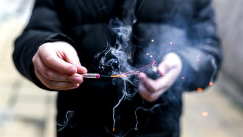 Πάτρα: κροτίδα έσκασε στα χέρια 15χρονου μαθητή – τραυματίστηκε στα δάχτυλα