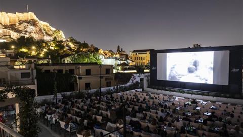 To Cine Paris στην Πλάκα διακρίθηκε ως το καλύτερο θερινό σινεμά του κόσμου!