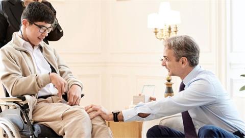 12χρονος συνάντησε τον πρωθυπουργό και του ζήτησε να φτιάξει το σχολείο του