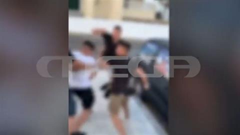 Ίος: ανήλικοι ξυλοκόπησαν μέχρι λιποθυμίας συνομήλικό τους σε κεντρική πλατεία