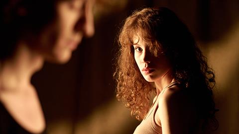 Μπορεί να σβήσει ο ερωτισμός ανάμεσα σε 2 πρώην;