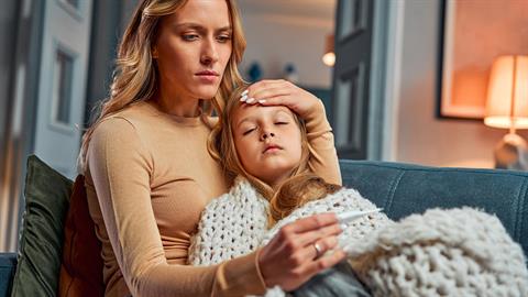 «Πήρα άδεια, αλλά όχι για μένα»: όταν η μαμά μένει σπίτι για να φροντίσει το άρρωστο παιδί