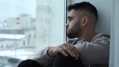 Οι γονείς μου δεν θέλουν τη σύντροφό μου επειδή είναι μεγαλύτερη και με παιδί