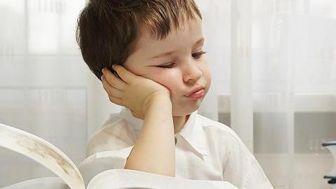 Γιατί δεν αρέσει το διάβασμα στα αγόρια;