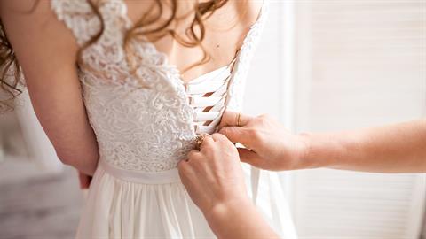 Πες μας τι ζώδιο είσαι, να σου πούμε τι νυφικό σου ταιριάζει!