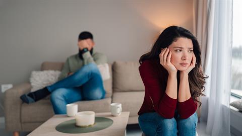 «Οι φίλες μου αντιπαθούν τον άντρα μου. Μήπως βλέπουν κάτι που εγώ δεν βλέπω;»