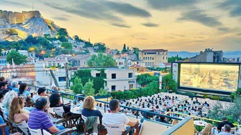 Άνοιξαν τα πρώτα θερινά σινεμά: τι ταινίες θα δεις κάτω από τα αστέρια και πού