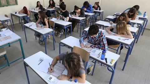 Α. Τσολομύτης: «καταργήστε τις Πανελλαδικές - η γνώση δεν είναι εξεταστικό κέντρο»