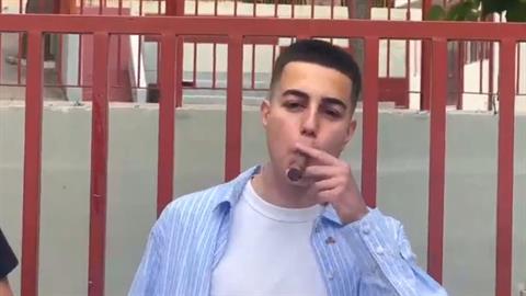 Μαθητής με πούρο στις Πανελλήνιες: «δεν είμαι της μοναξιάς - βγαίνω έξω, περνάω καλά»
