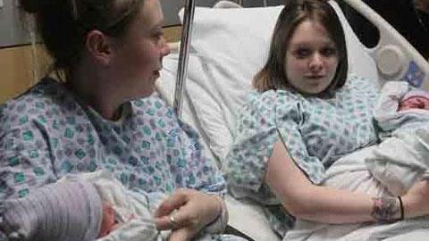 Δίδυμες γέννησαν την ίδια ημέρα