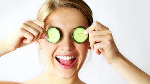 5+1 σπιτικές συνταγές για κουρασμένα μάτια