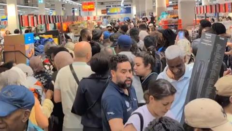 Χάος στη Γαλλία λόγω καύσωνα: ουρές, ξύλο και πανικός για ένα κλιματιστικό!