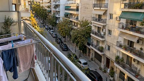 18χρονη έπεσε από τον 4ο, ενώ άπλωνε τα ρούχα - νοσηλεύεται σε σοβαρή κατάσταση 