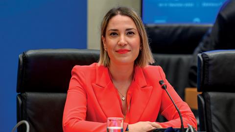 Η Ελλάδα σε συρρίκνωση, οι γείτονες σε ανάπτυξη