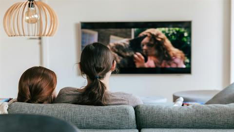 5 ιδέες για movie nights, ζεστασιά και χαλάρωση με τα παιδιά τις φθινοπωρινές μέρες