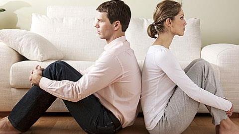 10 σημάδια που λένε ότι ο σύντροφός σας δεν σας ελκύει πια