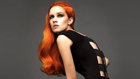 Τα ελληνικά ρούχα που αγαπάμε να φοράμε