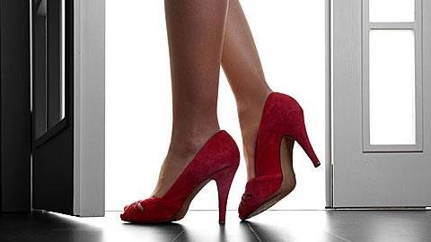 5 σούπερ-σέξι ψηλοτάκουνες γόβες