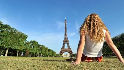 Οι Παριζιάνες επιτρέπεται πλέον να φορούν παντελόνια!