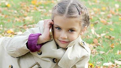 Κινητό και παιδί: Τα υπέρ, τα κατά και ο σωστός χρόνος