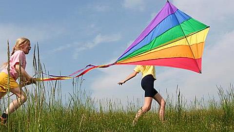 9 πάρκα και λόφοι για να πετάξετε χαρταετό