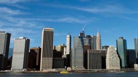 Βρέφος επέζησε από πτώση από τον 8° όροφο