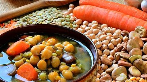 Νηστεία: Τα υπέρ, τα κατά και συμβουλές διατροφής