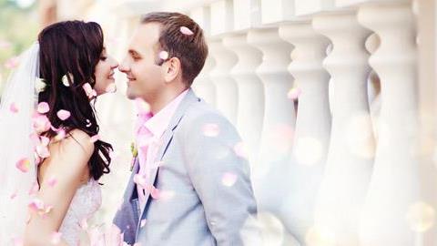 Οι Έλληνες δεν κάνουν παιδιά εκτός γάμου