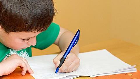 Συγκινητική η έκθεση 9χρονου για την κρίση