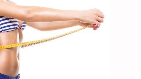 Γυμναστική για γραμμωμένους κοιλιακούς και πόδια μέχρι το καλοκαίρι