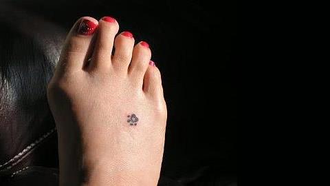 Μικρά και χαριτωμένα τατουάζ για τον καρπό και τον αστράγαλο