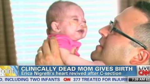 Γέννησε ενώ βρισκόταν σε κώμα και επανήλθε στη ζωή