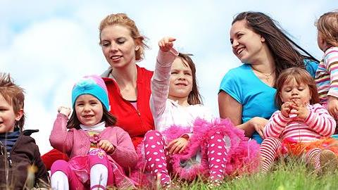 Όταν οι μαμάδες κριτικάρουν τις άλλες μαμάδες