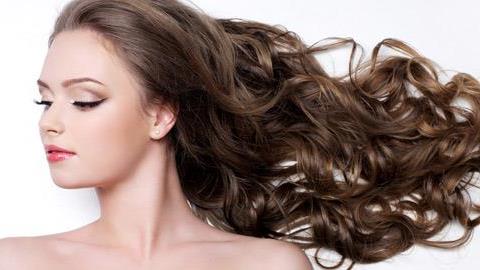 Μακριά μαλλιά: Sexy χτενίσματα που θα εντυπωσιάσουν