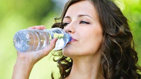 Φαγητά και ποτά που αφυδατώνουν