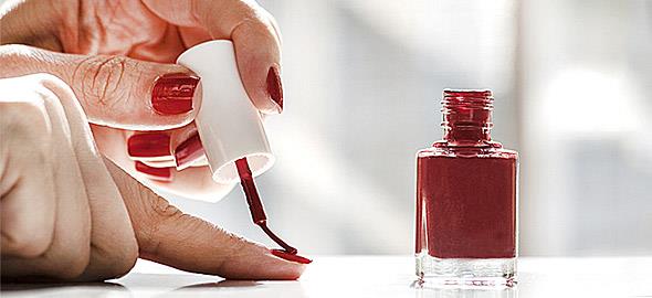 Πώς να βάφετε σωστά τα νύχια σας