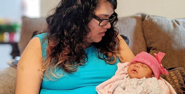 Μαμά σε απομόνωση ηχογραφεί την καρδιά της νεογέννητης κόρης της για να την νιώθει κοντά 