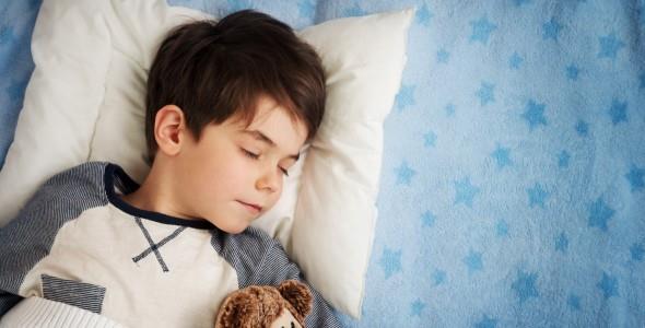 Η σημασία του καλού ύπνου για την υγεία των παιδιών: μια παιδοενδοκρινολόγος εξηγεί 