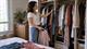 «Closet Fatigue»: όταν η ντουλάπα είναι γεμάτη αλλά δεν έχεις να φορέσεις τίποτα